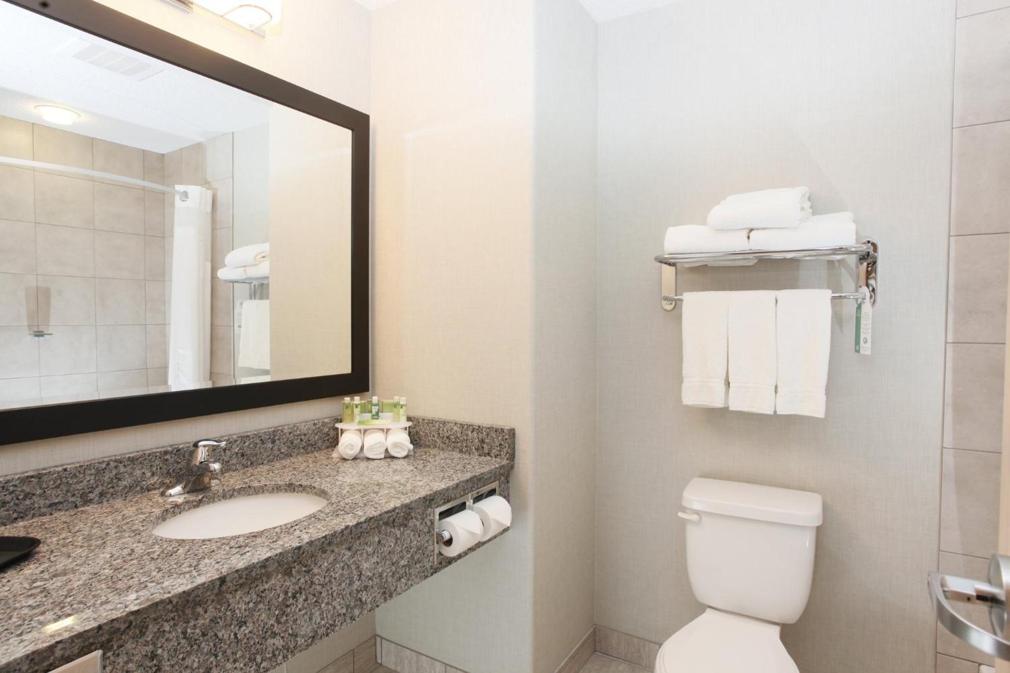 Holiday Inn Express Fort St John By Ihg Fort St. John Exteriör bild