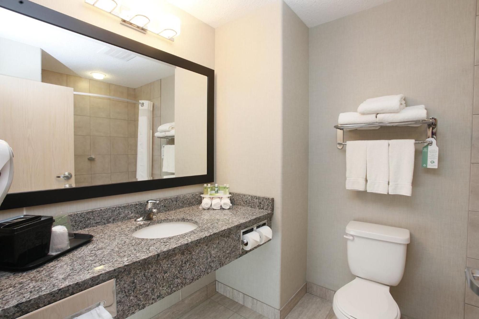 Holiday Inn Express Fort St John By Ihg Fort St. John Exteriör bild