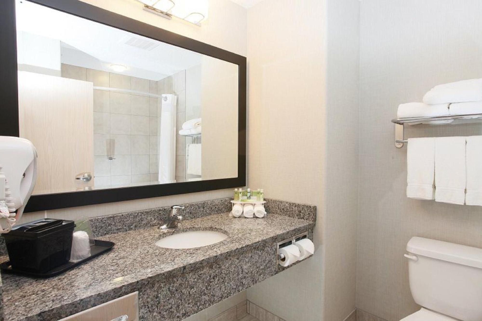 Holiday Inn Express Fort St John By Ihg Fort St. John Exteriör bild
