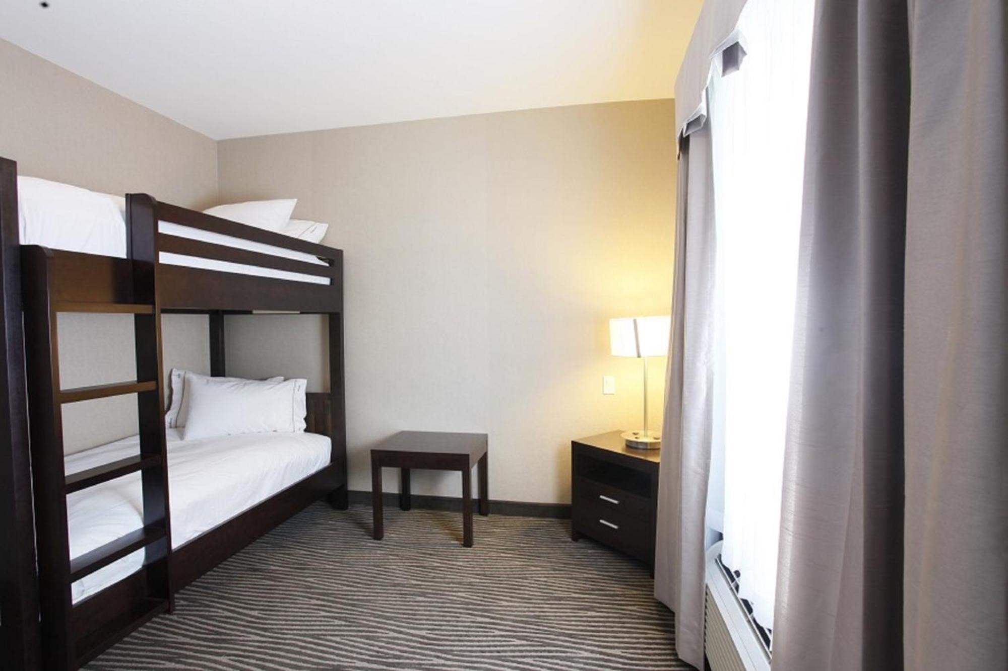 Holiday Inn Express Fort St John By Ihg Fort St. John Exteriör bild