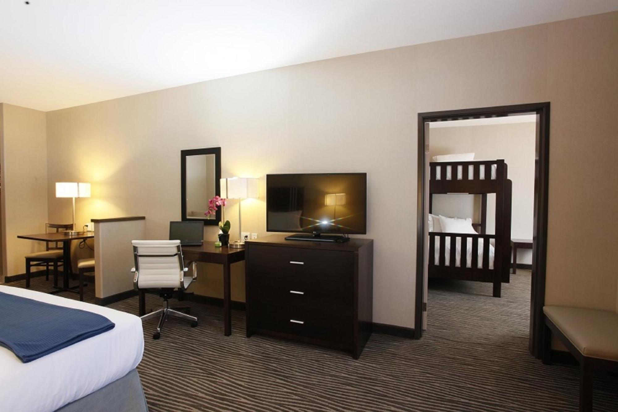 Holiday Inn Express Fort St John By Ihg Fort St. John Exteriör bild