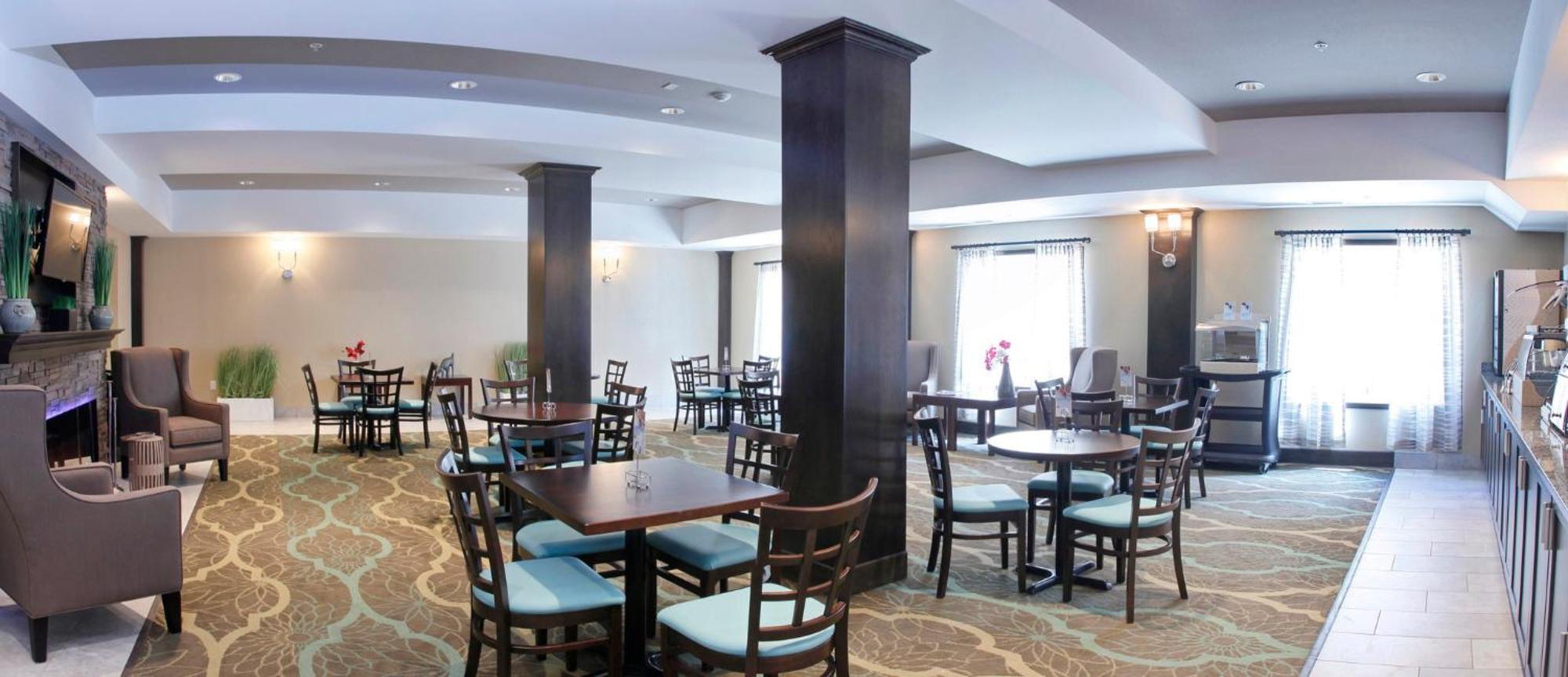Holiday Inn Express Fort St John By Ihg Fort St. John Exteriör bild