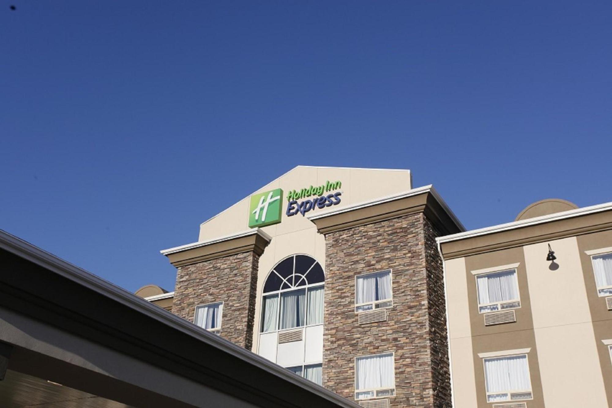 Holiday Inn Express Fort St John By Ihg Fort St. John Exteriör bild