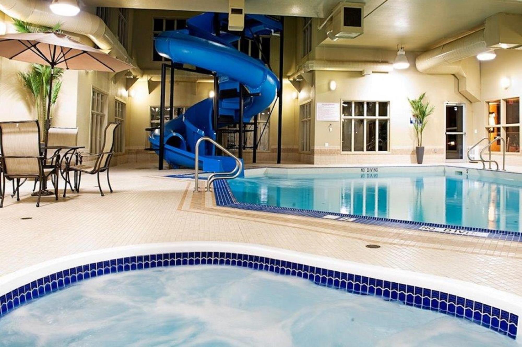 Holiday Inn Express Fort St John By Ihg Fort St. John Exteriör bild