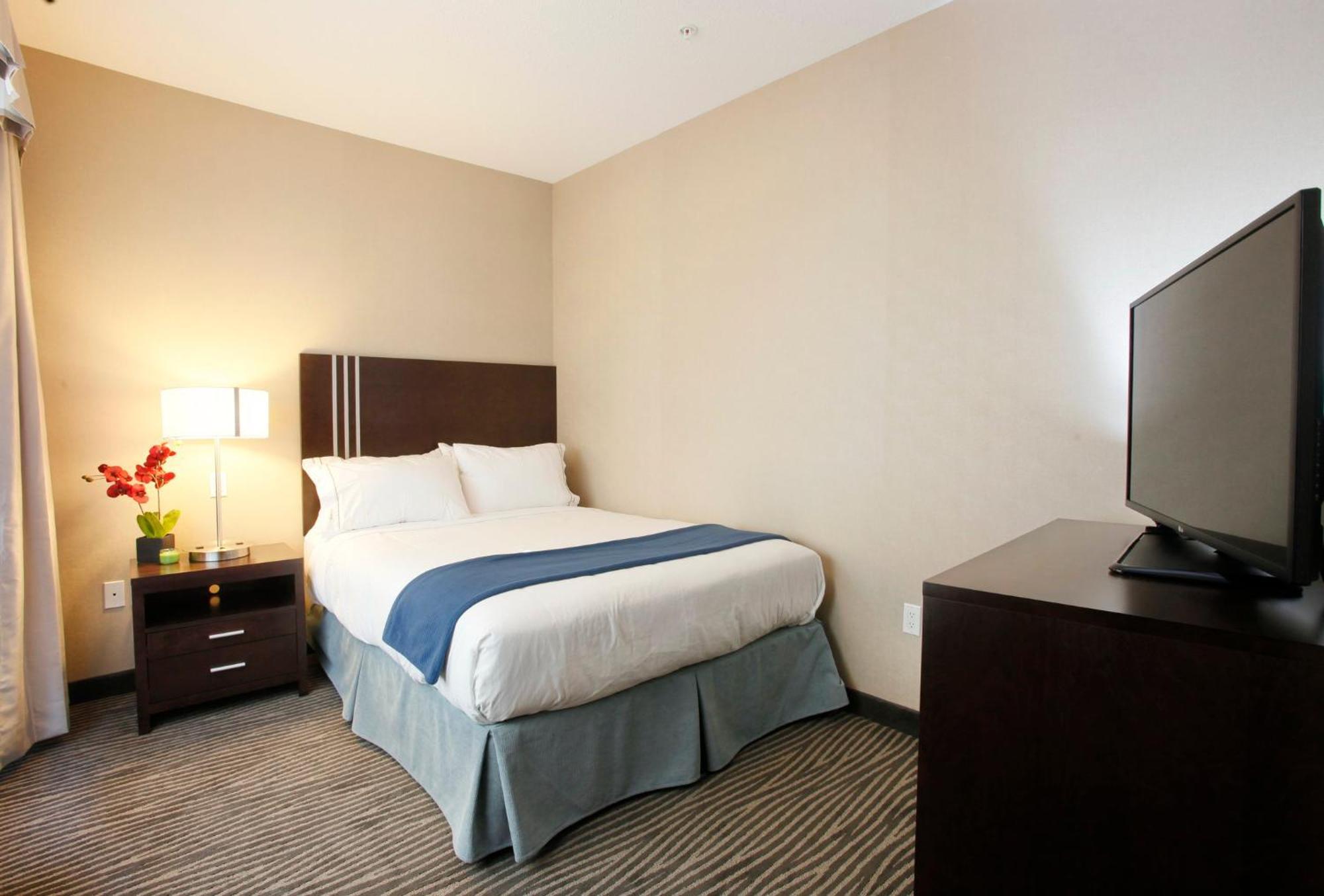 Holiday Inn Express Fort St John By Ihg Fort St. John Exteriör bild