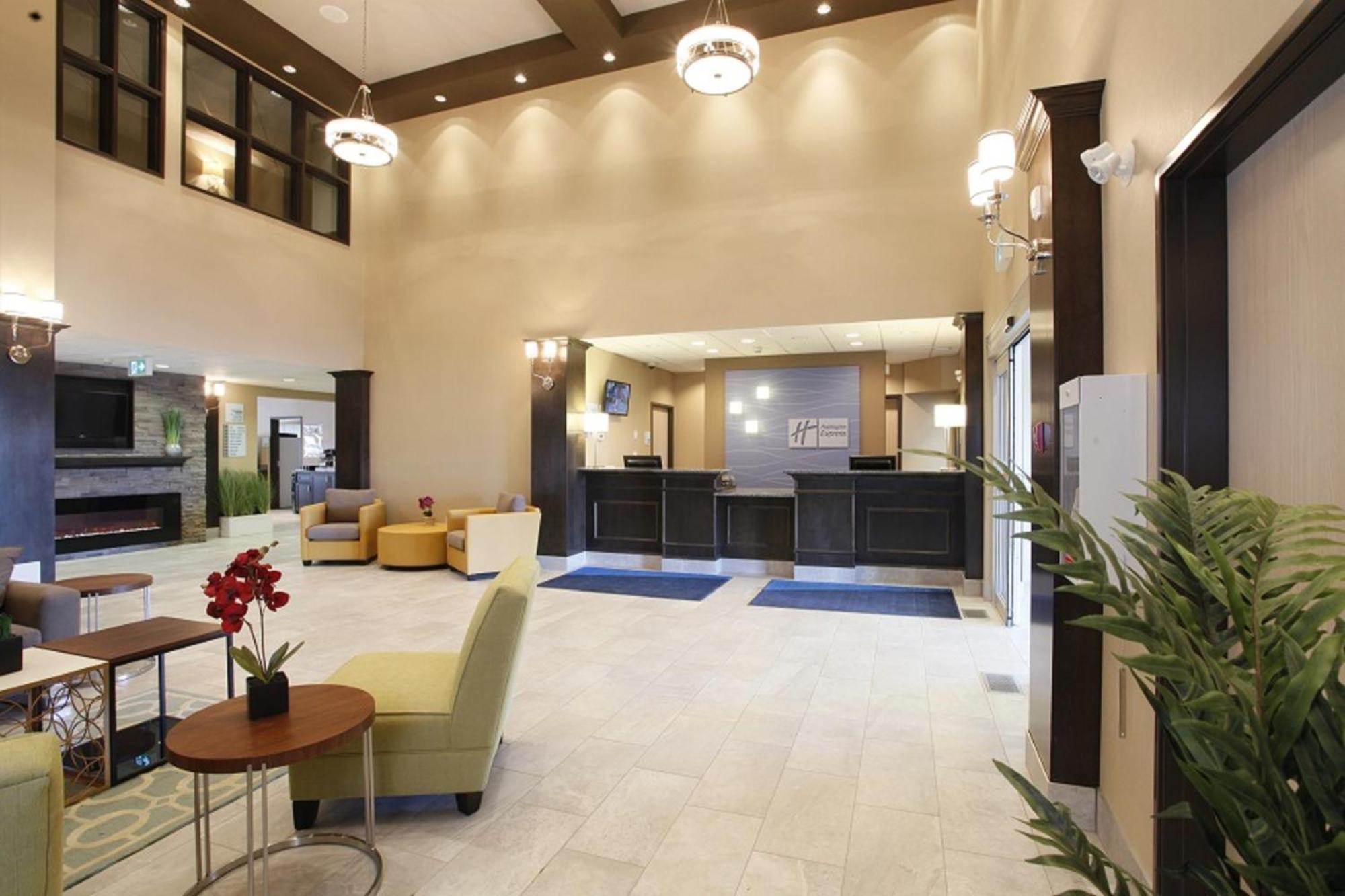 Holiday Inn Express Fort St John By Ihg Fort St. John Exteriör bild