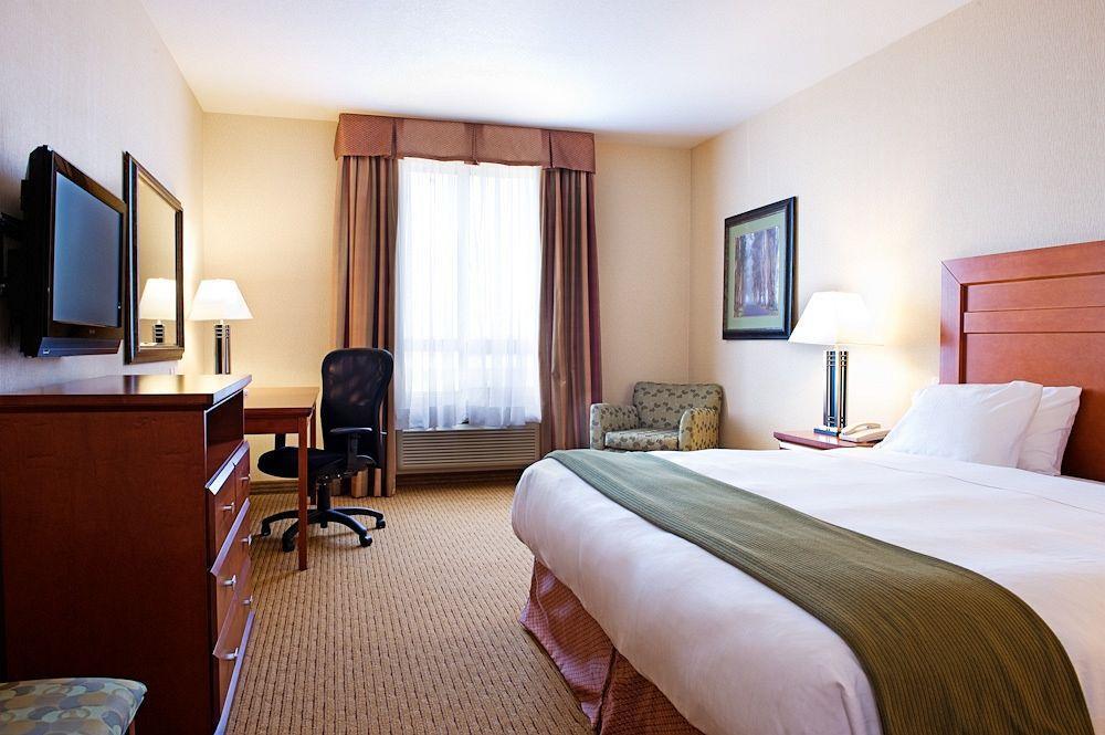 Holiday Inn Express Fort St John By Ihg Fort St. John Exteriör bild