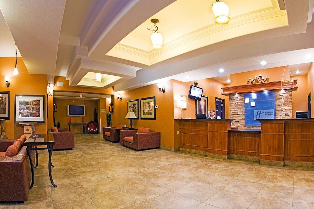Holiday Inn Express Fort St John By Ihg Fort St. John Exteriör bild
