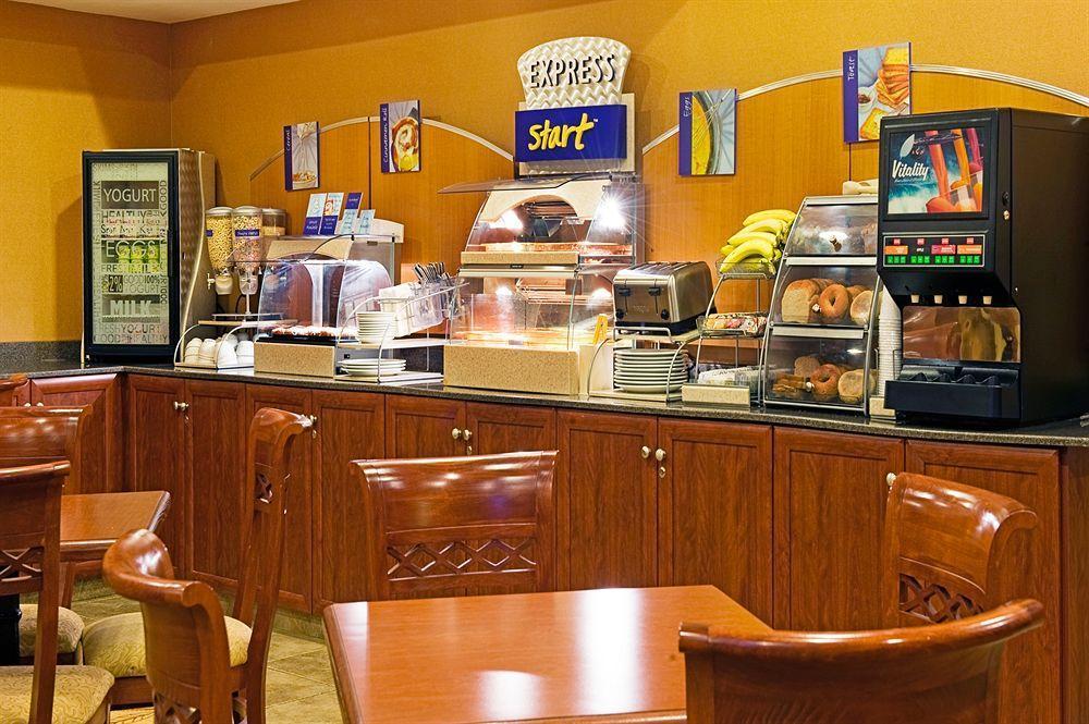 Holiday Inn Express Fort St John By Ihg Fort St. John Exteriör bild