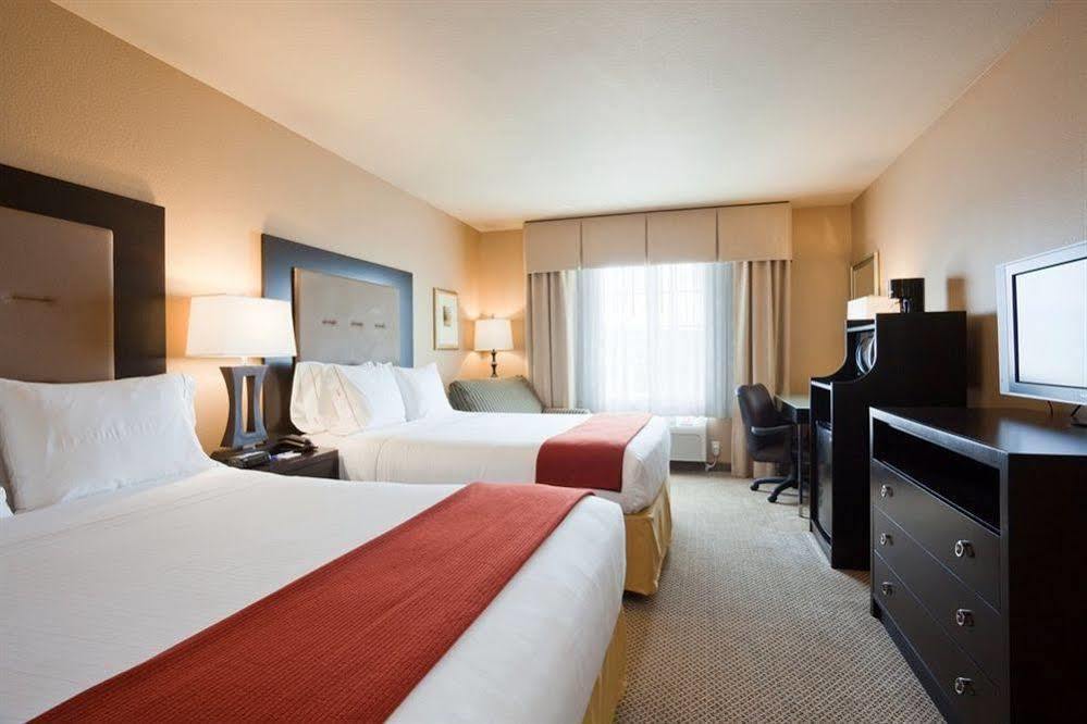 Holiday Inn Express Fort St John By Ihg Fort St. John Exteriör bild