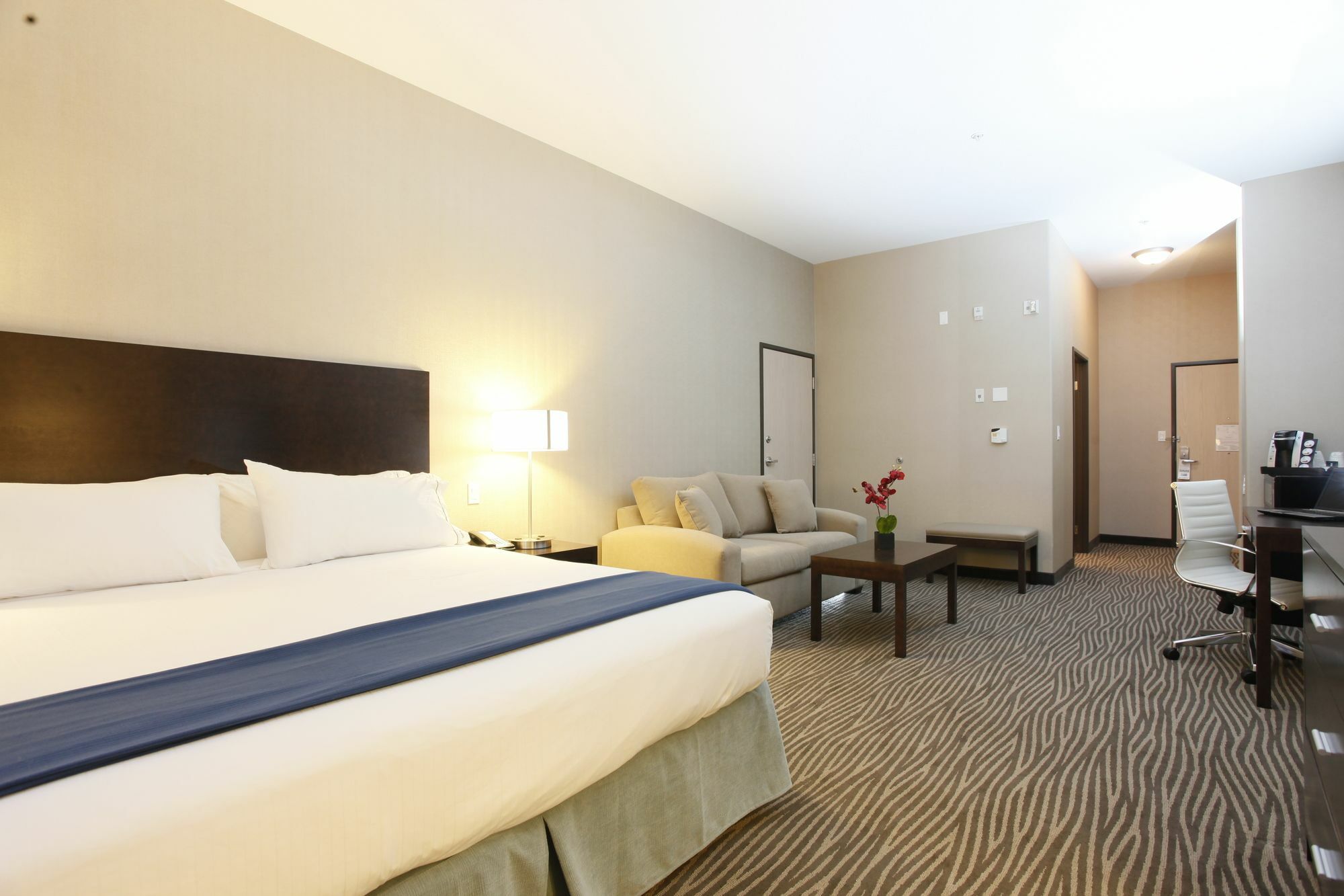 Holiday Inn Express Fort St John By Ihg Fort St. John Exteriör bild