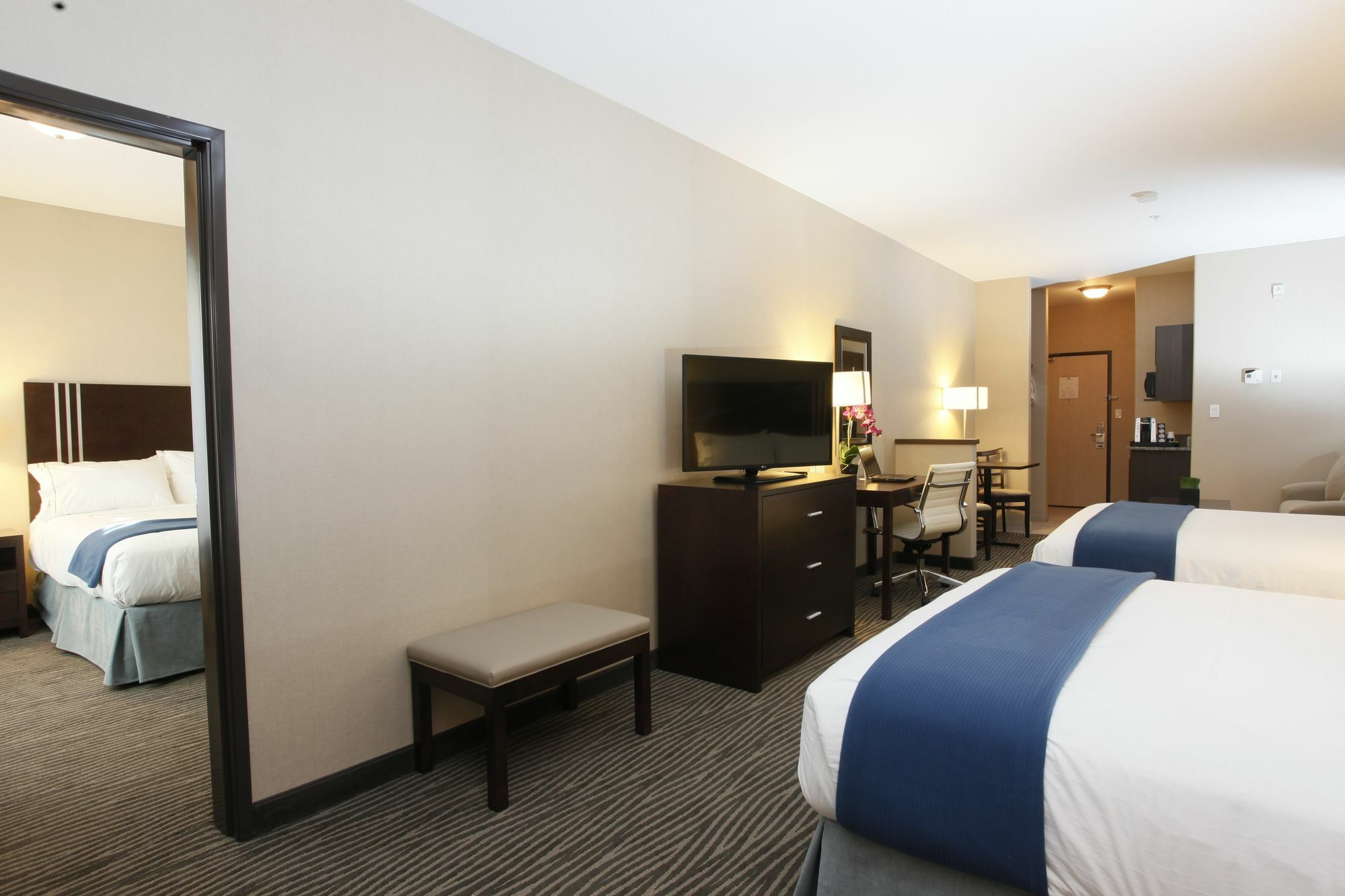 Holiday Inn Express Fort St John By Ihg Fort St. John Exteriör bild