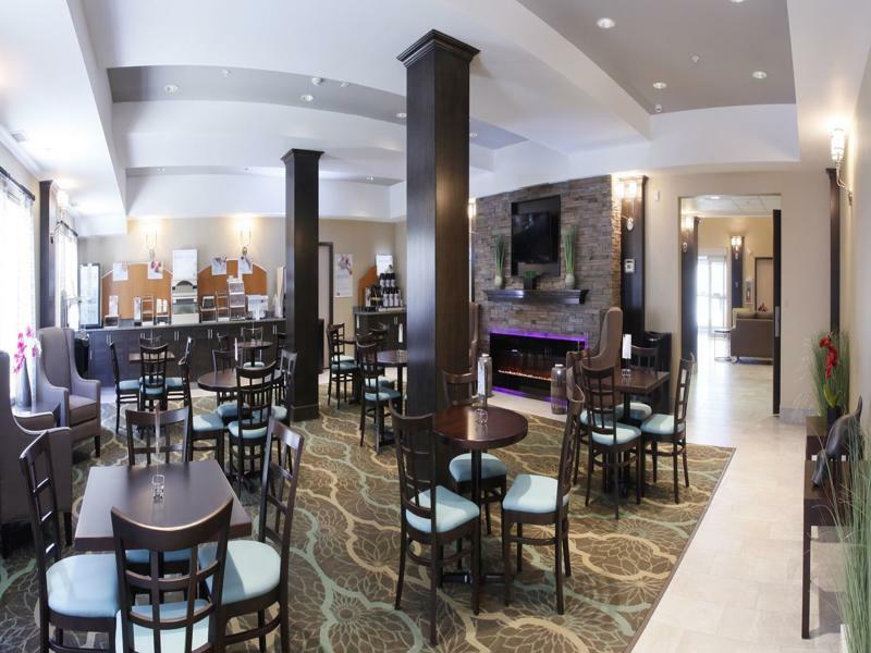 Holiday Inn Express Fort St John By Ihg Fort St. John Exteriör bild