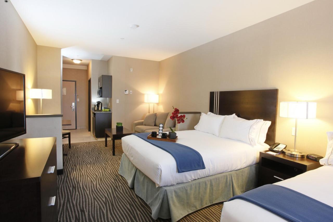 Holiday Inn Express Fort St John By Ihg Fort St. John Exteriör bild