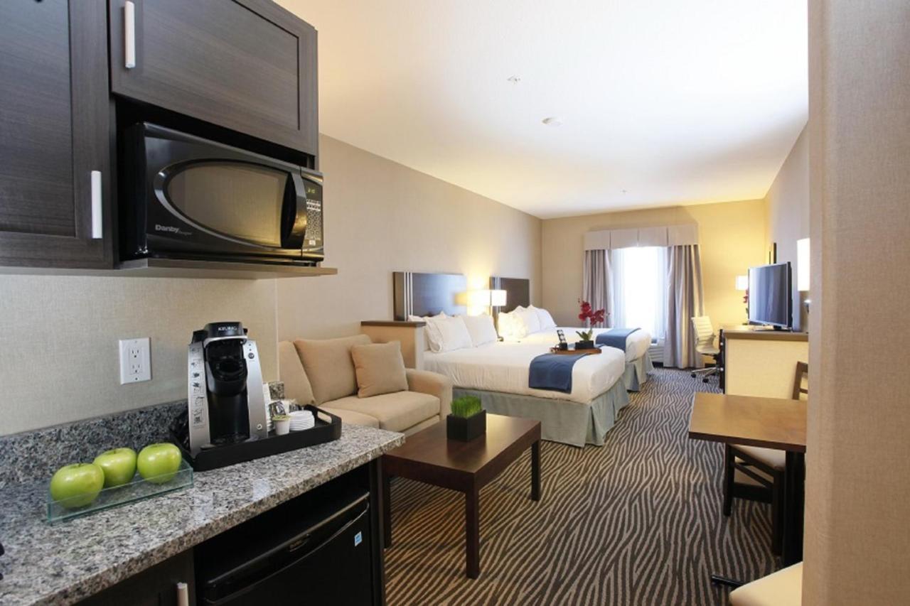 Holiday Inn Express Fort St John By Ihg Fort St. John Exteriör bild
